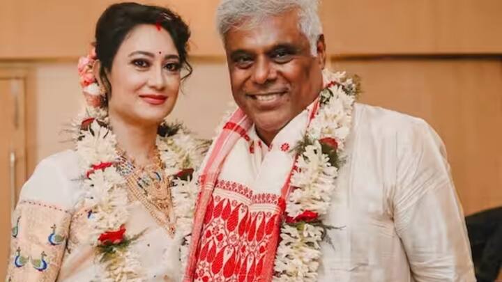 আশিস জানিয়েছেন, জীবনের এই সময় পৌঁছে রূপালিকে পাশে পেয়ে তিনি অভিভূত। আনন্দের এই দিনটিকে স্মরণীয় করতেই বন্ধুদের এবং পরিবারকে সঙ্গে নেন তিনি।