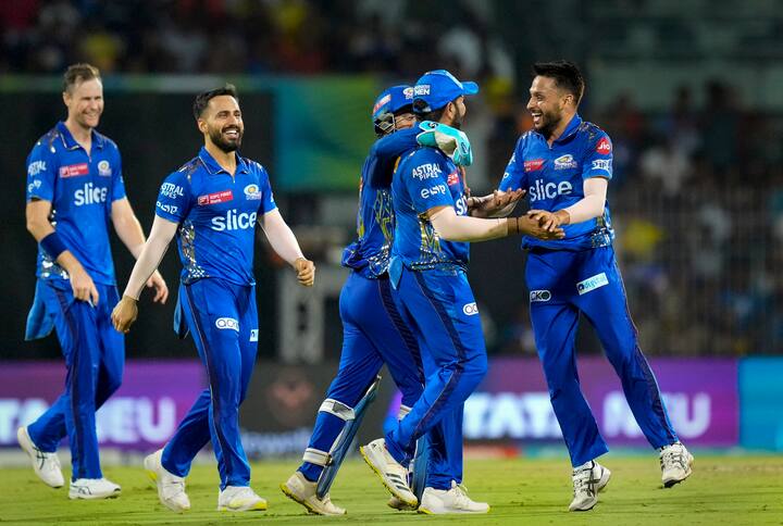 आयपीएलमध्ये मुंबई इंडियन्स आणि चेन्नई सुपर किंग्स या दोन संघांचा सामना सर्वात रोमांचक मानला जातो. चेन्नई संघाला यंदा मुंबई संघासोबत पाच वेळा आयपीएल विजेते होण्याच्या विक्रमाची बरोबरी करण्याची संधी आहे.