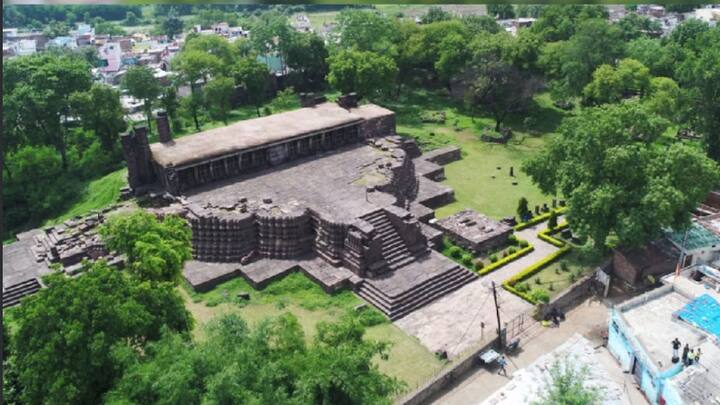 ਵਿਜੇ ਮੰਦਿਰ ਦੇ ਉੱਚੇ ਨੀਚੇ ਨੂੰ ਦੇਖਦਿਆਂ ਇਸ ਦਾ ਆਕਾਰ ਅਤੇ ਪਾਰਲੀਮੈਂਟ ਦੀ ਸ਼ਕਲ ਮਿਲਦੀ-ਜੁਲਦੀ ਹੈ। ਇੱਥੇ ਤੁਸੀਂ ਨਵੀਂ ਸੰਸਦ ਭਵਨ ਦੇ ਪ੍ਰੋਜੈਕਟ ਅਤੇ ਮੰਦਰ ਦੀ ਤਸਵੀਰ ਨੂੰ ਦੇਖ ਕੇ ਇੱਕ ਵਿਚਾਰ ਪ੍ਰਾਪਤ ਕਰ ਸਕਦੇ ਹੋ।