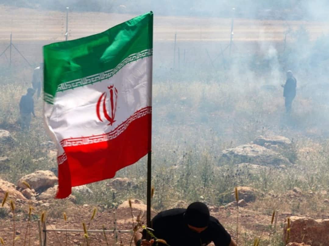 Iranian Man Convicted Of 'Corruption On Earth' Executed Publicly Iranian Man Convicted Of 'Corruption On Earth' Executed Publicly: Report