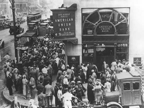 ભારત અત્યાર સુધીમાં બે વખત મંદીનો સામનો કરી ચુક્યું છે. 1991માં પ્રથમ વખત મંદી આવી હતી, જ્યારે વિદેશી મુદ્રા ભંડાર ખતમ થઈ ગયો હતો. ત્યાર બાદ 2008માં અમેરિકન કટોકટીનાં કારણે મંદીની અસરને કારણે બે-ચાર થવું પડ્યું હતું.