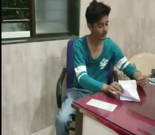 Ahmedabad: અમદાવાદમાં દારુબંધીના ફરી લીરેલીરા ઉડ્યા, અર્બન હેલ્થ સેન્ટરનો ડોક્ટર દારુના નશામાં સારવાર કરતો જોવા મળ્યો