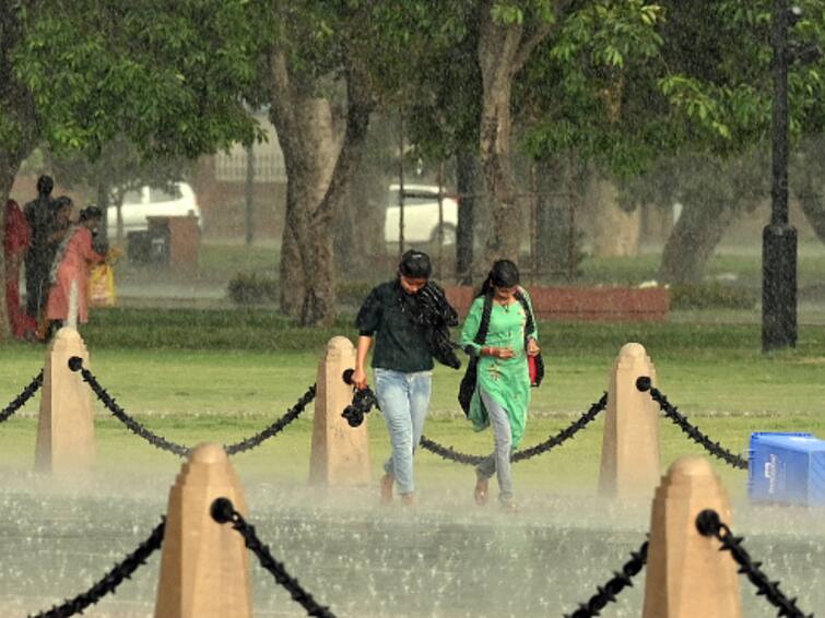 Delhi Wakes Up To Cloudy Morning After Rainy Day Weather Likely Remain Similar Next Two Three Days Delhi Wakes Up To Cloudy Morning, No Heatwave Predicted Till May 30