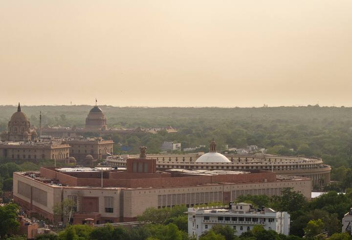 नव्या संसद भवनाचं उद्घाटन पंतप्रधान नरेंद्र मोदी यांच्या हस्ते 28 मे रोजी करण्यात येणार आहे (PTI Photo/Manvender Vashist Lav)