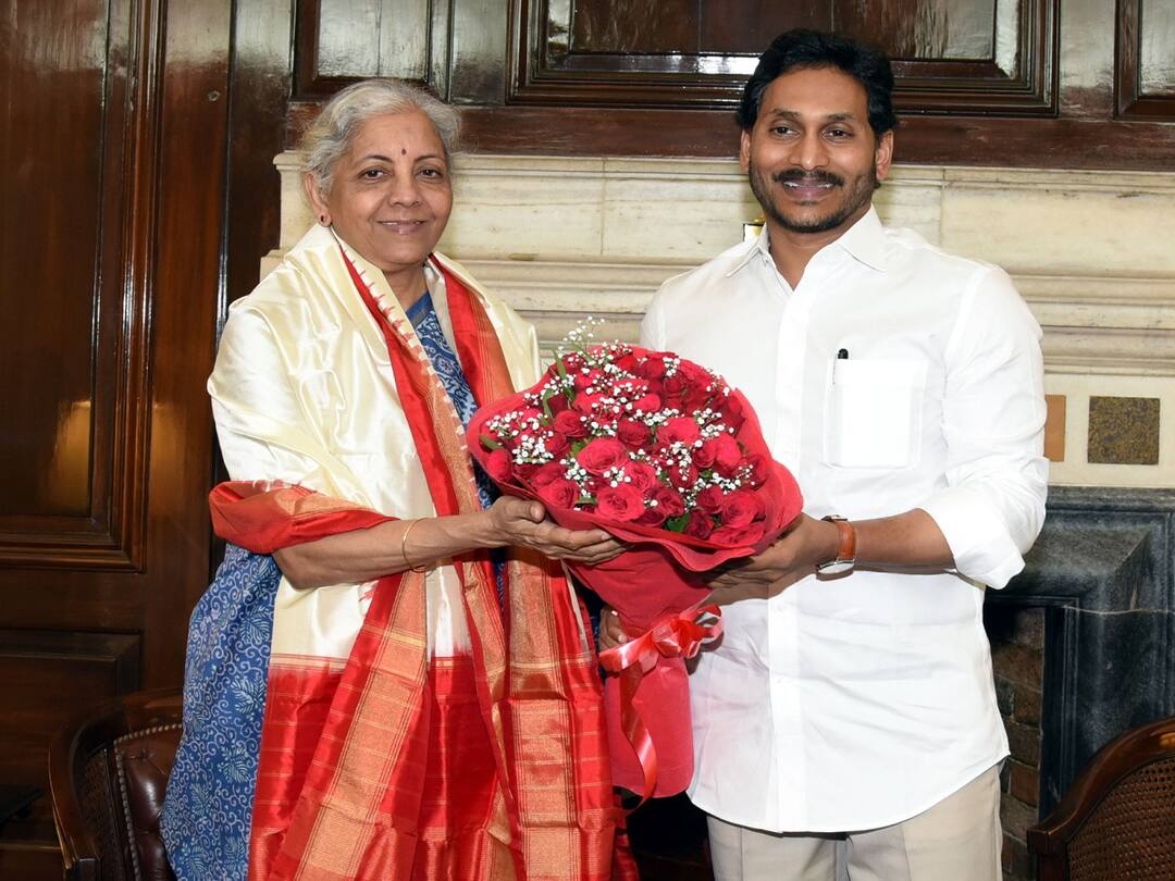 CM Jagan Meets Nirmala Sitaraman in delhi tour, asks to grant arrears from Telangana CM Jagan Delhi Tour: నిర్మలా సీతారామన్‌తో సీఎం జగన్‌ భేటీ, ఆ డబ్బు త్వరగా ఇప్పించాలని విజ్ఞప్తి