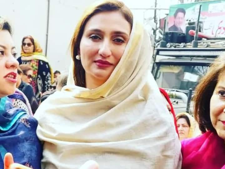 Imran Khan’s female leader Malika Bukhari left PTI, 3 leaders broke ties in last 24 hours