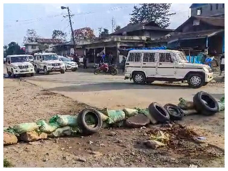 Manipur Violence: Mob Attacks Union Minister's Residence, Security Forces Use Tear Gas Manipur Violence: Mob Attacks Union Minister's Residence, Security Forces Use Tear Gas