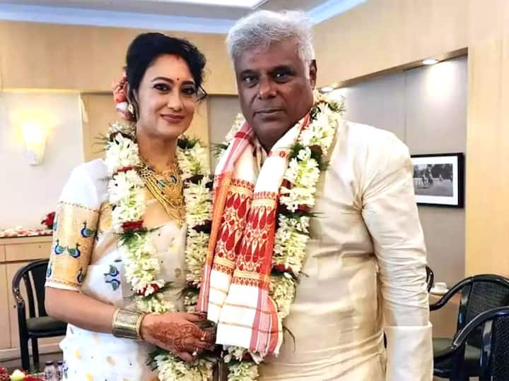 উল্লেখ্য, এর আগে শকুন্তলা বড়ুয়ার মেয়ের সঙ্গে সংসার করেছেন জাতীয় পুরষ্কার প্রাপ্ত এই বর্ষীয়ান অভিনেতা।