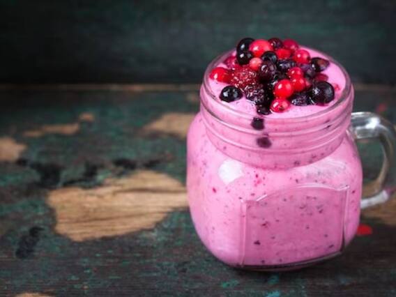 Raspberry Coconut Smoothie: रास्पबेरी नारियल स्मूदी बनाएं, ब्रेकफास्ट में खा लेंगे तो पूरे दिन रहेंगे हाइड्रेटेड