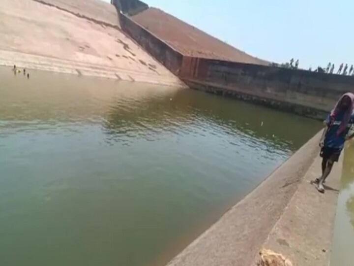 Chhattisgarh Officer Pumped Out Water For 3 Days After His Phone Fell Into Reservoir know more details here அணையில் விழுந்த ஒரு லட்ச ரூபாய் செல்போன்... வீணடிக்கப்பட்ட 21 லட்சம் லிட்டர் தண்ணீர்: அரசு அதிகாரி சஸ்பெண்ட்!