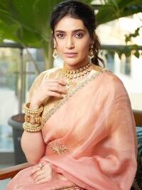 करिश्मा के जन्म के बाद आखिर पिता ने क्यों नहीं देखा था उनका चेहरा