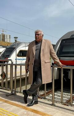 Ashish Vidyarthi : அறுவது வயதில் இரண்டாவது திருமணமா? வைரலாகும் கில்லி பட நடிகரின் திருமண புகைப்படங்கள்!