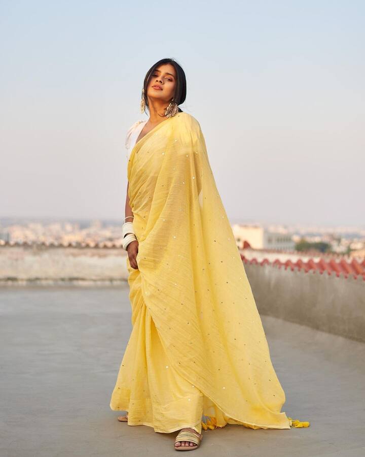 ప్రస్తుతం హెబ్బా పటేల్ చేతిలో నాలుగు సినిమాలు ఉన్నాయి.