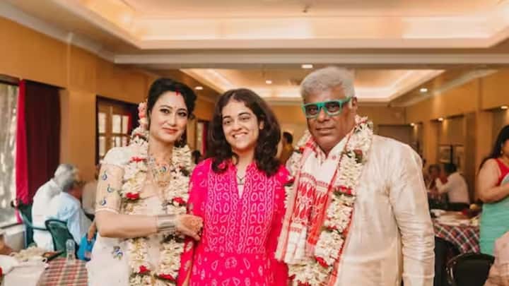 এই বিশেষ দিনে দুজনকেই দেখা গেল সাদা রঙের পোশাকে।