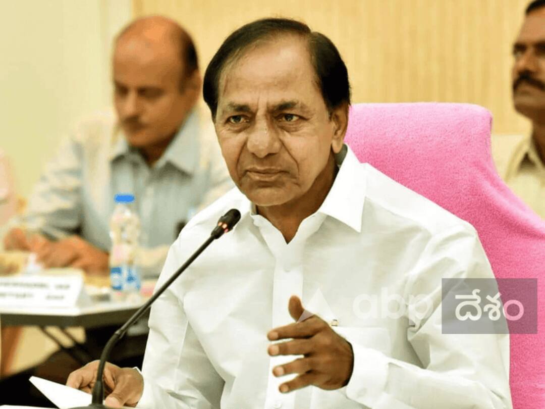 CM KCR held a review with the District Collectors on the Decade Incarnation celebrations in Telangana. జూన్‌ 24, 30 మధ్య గిరిజనులకు పోడు పట్టాల పంపిణీ- టైం ఫిక్స్ చేసిన సీఎం కేసీఆర్