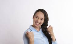 Office Romance: অফিসে সহকর্মী কি বিশেষ নজরে দেখতে শুরু করেছেন আপনাকে? বুঝুন এই লক্ষণগুলি দেখে