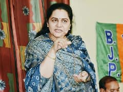 BJP सांसद ने चौटाला परिवार पर कसा तंज, बोलीं- 'नाम के पीछे गांव का नाम लिखने से तरक्की नहीं होती'