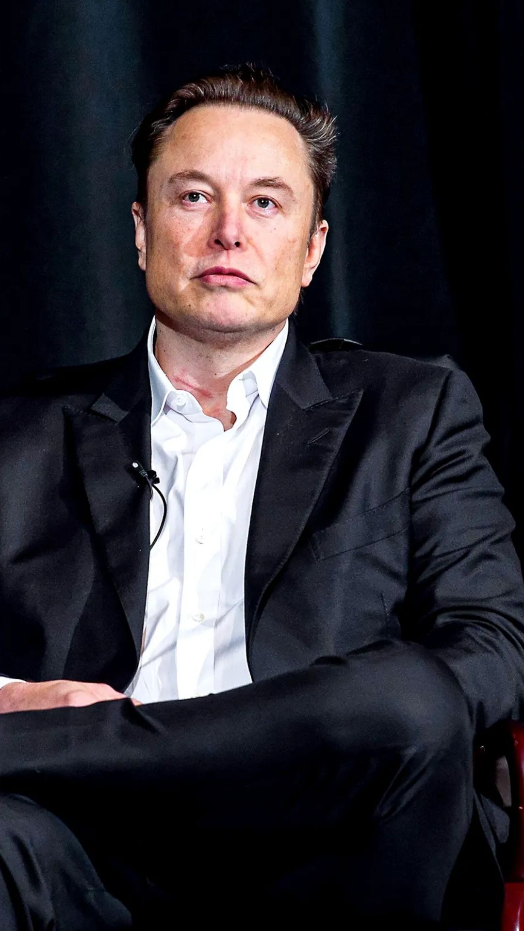 इससे पहले Elon Musk कंपनी के सीईओ थे जो अब प्रोडक्ट डिजाइनिंग का हिस्सा हैं