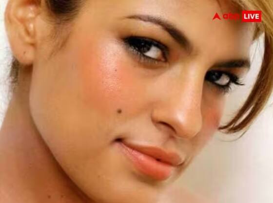 ਗਲ੍ਹ ‘ਤੇ ਤਿਲ: ਸਮੁੰਦਰੀ ਸ਼ਾਸਤਰ ਦੇ ਅਨੁਸਾਰ, ਗਲ੍ਹ ਦੇ ਵਿਚਕਾਰ ਤਿਲ ਹੋਣ ਵਾਲੇ ਲੋਕਾਂ ਦਾ ਸੁਭਾਅ ਭਾਵੁਕ ਹੁੰਦਾ ਹੈ ਅਤੇ ਉਹ ਬਹੁਤ ਜਲਦੀ ਬੁਰਾ ਮਨ ਜਾਂਦੇ ਹਨ। ਉਹ ਕਿਮਸਤ ਦੇ ਧਨੀ ਹੁੰਦੇ ਹਨ। ਇਸ ਦੇ ਨਾਲ ਹੀ ਅਜਿਹੇ ਲੋਕ ਕਾਫੀ ਅਟਰੈਕਟਿਵ ਵੀ ਹੁੰਦੇ ਹਨ।