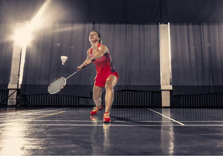 बैडमिंटन महज एक खेल नहीं है इससे आपका एक्सरसाइज हो सकता है.ऐसे में जब भी वक्त मिले 20-25 मिनट ही बैडमिंटन खेल लें. इससे मेटाबॉलिज्म रेट को बढ़ाने में मदद मिलेगी.पाचन शक्ति में सुधार होगा और वजन घटाने में भी मदद मिलती है. बता दें कि 1 घंटे बैडमिंटन खेलने से आप करीब 480 कैलोरी बर्न कर सकते हैं.