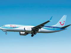 नशे में धुत कपल ने फ्लाइट अटेंडेंट को पीटा, अपने बच्चे को फर्श पर फेंका