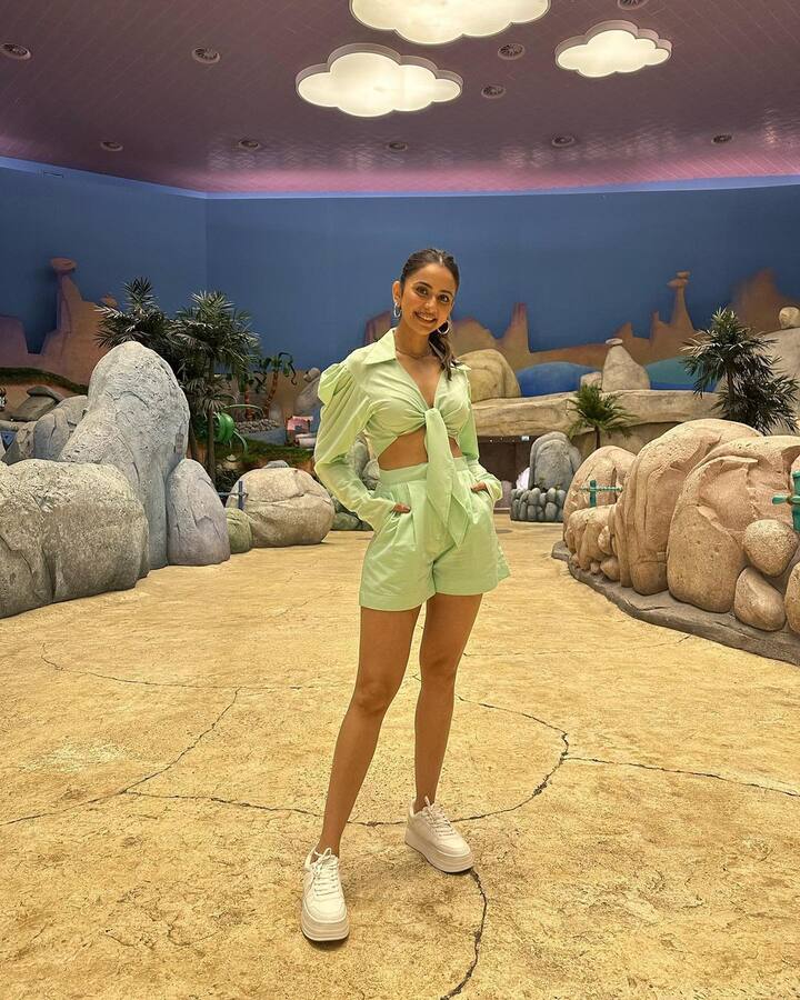 The actor posed in front of an interesting backdrop at the Warner Bros Studios. (Image Source: Instagram/Rakul Preet Singh)