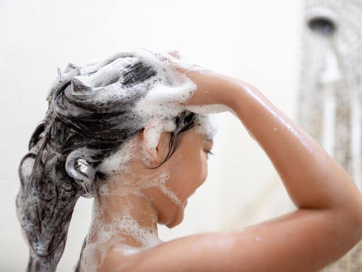 Shampoo Really Can Stop Hair Fall Or Not Know What Expert Says क्या सच में कोई 'शैंपू' बालों का झड़ना रोक सकता है? जानिए इस बारे में क्या है एक्सपर्ट की राय