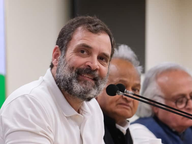 Rahul Gandhi Modi Surname Case Supreme Court Interim Order Stays Conviction of Congress leader Rahul Gandhi marathi news Rahul Gandhi: राहुल गांधींना खासदारकी परत मिळणार... मानहानीप्रकरणी दोषी असण्याला स्थगिती; सर्वोच्च न्यायालयाचा मोठा दिलासा