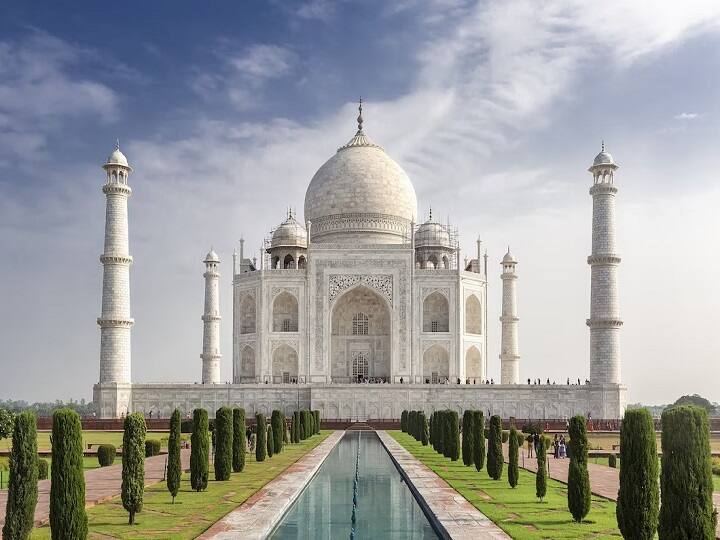 यह पैकेज 7 दिन और 6 रात का है. इस पैकेज में आपको ब्रेकफास्ट, लंच और डिनर की सुविधा मिलेगी.