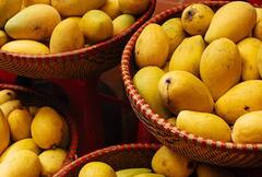 Health Tips: आंबा न धुता खाल्ल्यास होऊ शकते 'हे' नुकसान