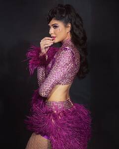 Jacqueline Fernandez PHOTO: મલ્ટીકલર ગાઉનમાં જોવા મળ્યો જેકલીન ફર્નાન્ડીઝનો ગોર્જિયસ અંદાજ