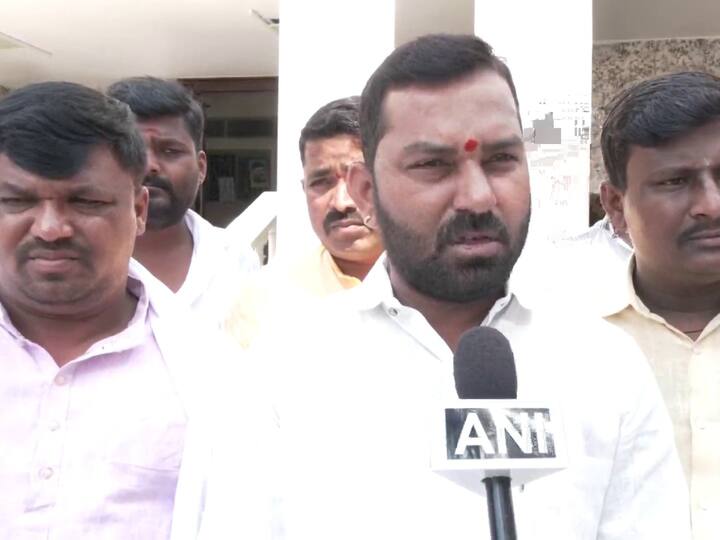 Gave 75 % Vote To Congress Karnataka MLA Rudrappa Lamani's Supporters Protest Demanding Ministerial Post 'Gave 75 % Vote To Congress': K’taka MLA Rudrappa Lamani's Supporters Protest Demanding Ministerial Post For Him