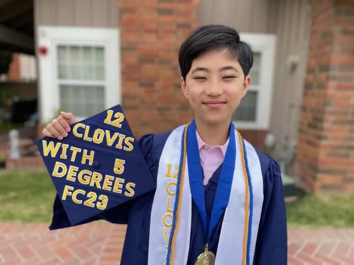 US Graduate Child: US में बच्चे ने करके दिखाया कारनामा, महज 12 साल उम्र में हासिल कर ली कॉलेज की 5 डिग्रियां US 12 year old boy named Clovis Hung Graduates Having Five degrees US Graduate Child: US में बच्चे ने करके दिखाया कारनामा, महज 12 साल उम्र में हासिल कर ली कॉलेज की 5 डिग्रियां