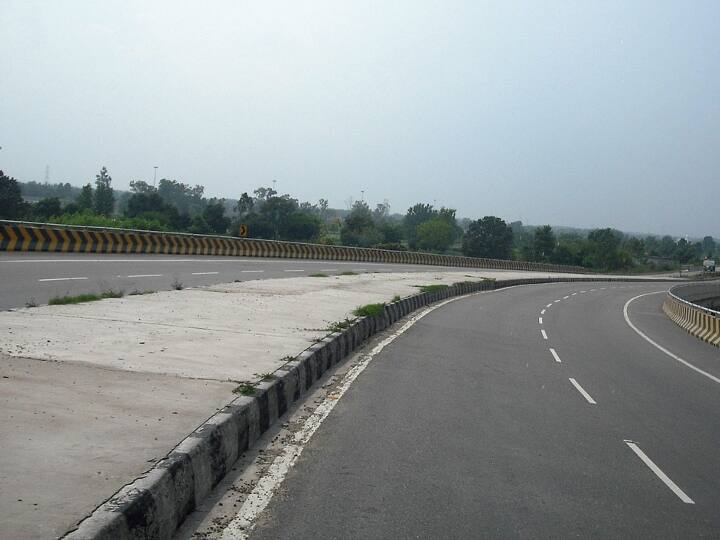 इतना ही नहीं इस पुल पर 18 फ्लाईओवर और 8 रोड ओवरब्रिज का निर्माण किया जाएगा. गंगा एक्सप्रेस वे बनने से यूपी के ग्रामीण क्षेत्रों को बहुत फायदा होगा. इसके तहत गंगा के किनारे बसे गांव शहरों से कनेक्ट होंगे.