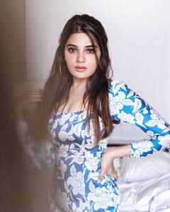 Aathmika : யாரு சாமி இந்த பொண்ணு..? பாக்க ஆத்மிகா போல இருக்காங்களே..!