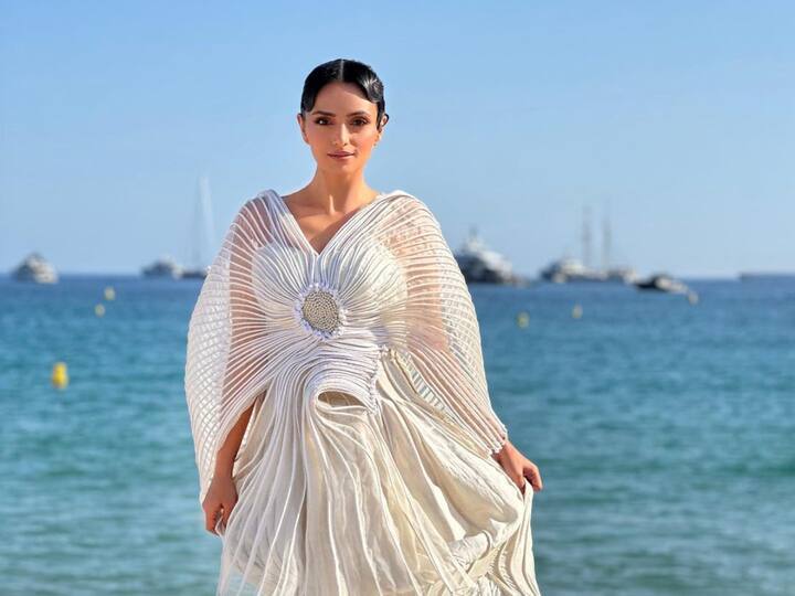 Roshni Chopra made an impressive Cannes 2023 debut in a Vaishali S Couture ivory coloured outfit. Take a look