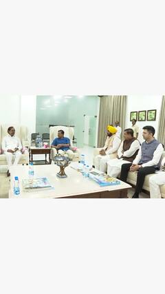 సీఎం కేజ్రీవాల్, మాన్ లతో సీఎం కేసీఆర్ భేటీ