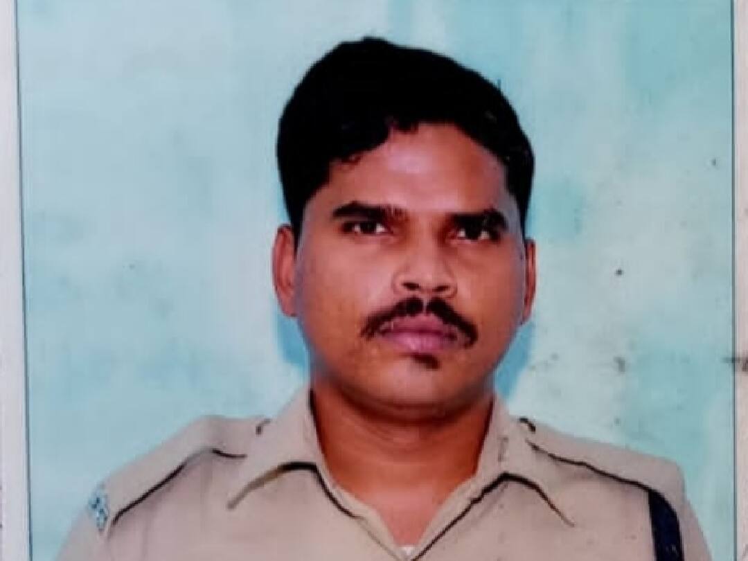 Coimbatore: சி.ஆர்.பி.எப் வீரர் தன்னைத்தானே துப்பாக்கியால் சுட்டு தற்கொலை.. காரணம் என்ன..? போலீசார் தீவிர விசாரணை! Coimbatore: The police are investigating the shooting of the crpf police Coimbatore: சி.ஆர்.பி.எப் வீரர் தன்னைத்தானே துப்பாக்கியால் சுட்டு தற்கொலை.. காரணம் என்ன..? போலீசார் தீவிர விசாரணை!