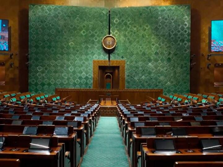 दुनिया की संसदों से कितनी अलग है सबसे पुराने लोकतंत्र की नई संसद? ब्रिटेन, अमेरिका के मुकाबले क्या है इस इमारत की खूबियां New Parliament Building Inauguration specification of in comparison of UK USA Europe दुनिया की संसदों से कितनी अलग है सबसे पुराने लोकतंत्र की नई संसद? ब्रिटेन, अमेरिका के मुकाबले क्या है इस इमारत की खूबियां