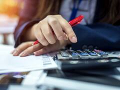 Car Loan: ड्रीम कार खरीदने के लिए बैंक से ले रहे कर्ज, जान लीजिए बैंकों की कुछ खास शर्तें; परेशानी से बचेंगे!