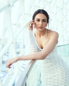 Rakul Preeth Singh: వైట్ డ్రెస్ లో రకుల్ ప్రీత్ స్టన్నింగ్ లుక్స్
