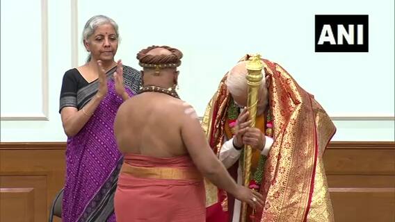 Adheenams handover The Sengol to PM Modi : తమిళనాడు మఠాధిపతుల ఆశీర్వాదం అందుకున్న మోదీ | ABP Desam