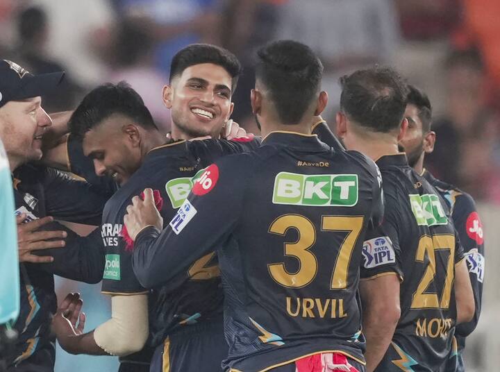 मुंबईकडून एकट्या सूर्यकुमार यादवने झुंज दिली.  मोहित शर्मा याने मुंबईचा अर्धा संघ तंबूत पाठवला. तर प्रथम फलंदाजी करताना शुभमन गिल याने शतकी खेळी केली.  28 मे रोजी गुजरात आणि चेन्नई यांच्यामध्ये फायनलचा थरार रंगणार आहे.