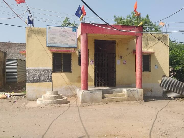 Maharashtra News Chhatrapati Sambhaji Nagar News Encroachment notices to half the village 186 families have time to vacate their homes Chhatrapati Sambhaji Nagar News: काय सांगता! अर्ध्या गावाला अतिक्रमणाच्या नोटिसा, 186 कुटुंबांवर घर खाली करण्याची वेळ
