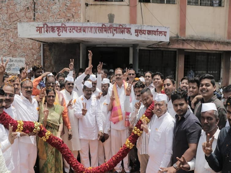 maharashtra news nashik news nashik apmc election Devidas Pingle as Chairman of Nashik Market Committee Nashik APMC Election : नाशिक बाजार समितीच्या सभापतीपदी देविदास पिंगळे, उपसभापतीपदी उत्तमराव खांडबहाले