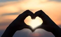 Relationship Tips: না বলা কথাও বুঝে যান, হাতের ছোঁয়াতেই প্রলেপ পড়ে ক্ষতে, মনের মানুষ চিনবেন যে লক্ষণ দেখে