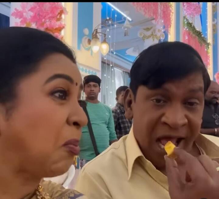 மாமன்னன் படத்தை தவிர்த்து சந்திரமுகி 2விலும் இவர் நடித்து வருகிறார். படப்பிடிப்பில் நடக்கும் வேடிக்கையான விஷயங்களை பதிவிட்டு வரும் ராதிகா சரத்குமார், வடிவேலுடன் இணைந்து வீடியோ ஒன்றை பகிர்ந்துள்ளார். ‘ரிஸ்க் எடுக்குறது எனக்கு 'ரஸ்க்' சாப்பிடுற மாதிரி’என வசனம் பேசிய வடிவேலுவின் புது வீடியோ ட்ரெண்டாகிறது.
