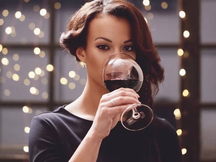 How does wine affect women's health read full article महिलाओं को वाइन क्यों नहीं पीनी चाहिए! जानें हेल्थ एक्सपर्ट की राय