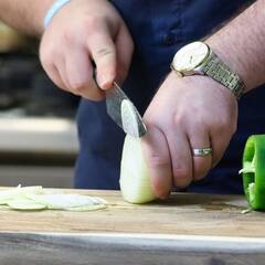 Onion Benefits : আপনি কি ডায়াবেটিক বা হার্টের রোগী ? তাহলে পাতে রাখুন কাঁচা পেঁয়াজ