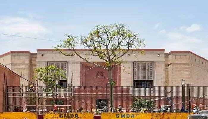 Security increased around the New Parliament Building fear of Anti Government and Anti PM Slogans being Written on the walls ਨਵੀਂ ਸੰਸਦ ਭਵਨ ਦੇ ਆਲੇ-ਦੁਆਲੇ ਵਧਾਈ ਸੁਰੱਖਿਆ , ਕੰਧਾਂ 'ਤੇ ਸਰਕਾਰ ਵਿਰੋਧੀ ਅਤੇ ਪ੍ਰਧਾਨ ਮੰਤਰੀ ਵਿਰੋਧੀ ਨਾਅਰੇ ਲਿਖੇ ਜਾਣ ਦਾ ਡਰ